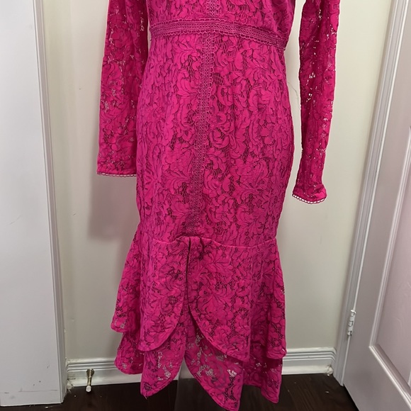 Venus Lace Symmetric Chic Lace Front Slit Dress Size 10 - Picture 15 of 15